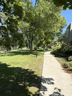 1466 Concorde CIR, Highland Park, IL 60035
