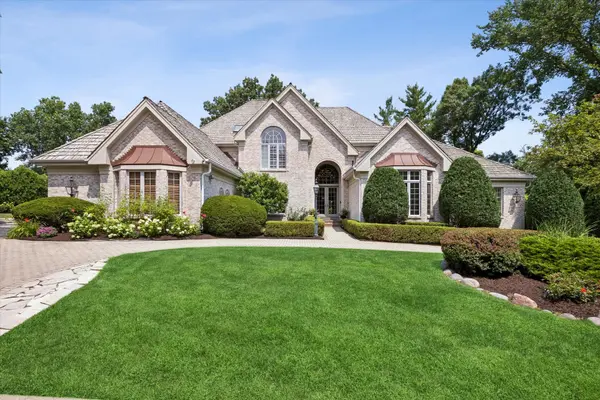 23 Ambriance DR, Burr Ridge, IL 60527
