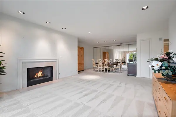 4545 W Touhy AVE W #217W, Lincolnwood, IL 60712