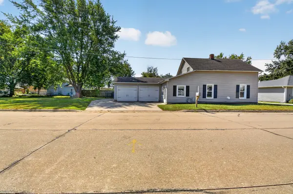 303 W Price ST, Eldridge, IA 52748