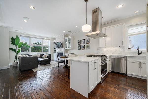 1908 W Belmont AVE #3, Chicago, IL 60657