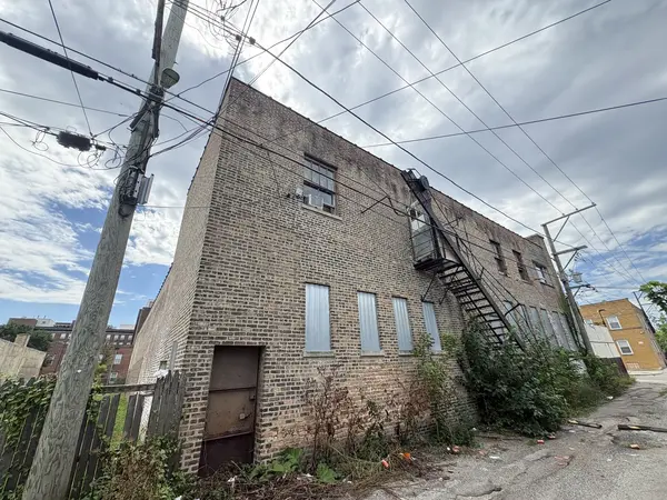 4950 W Division ST, Chicago, IL 60651