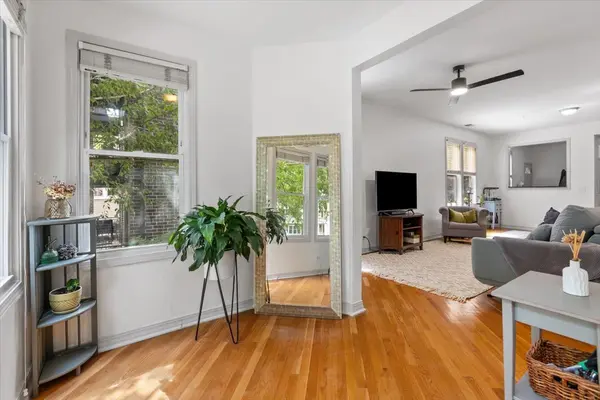 4430 N Kenneth AVE #2, Chicago, IL 60630