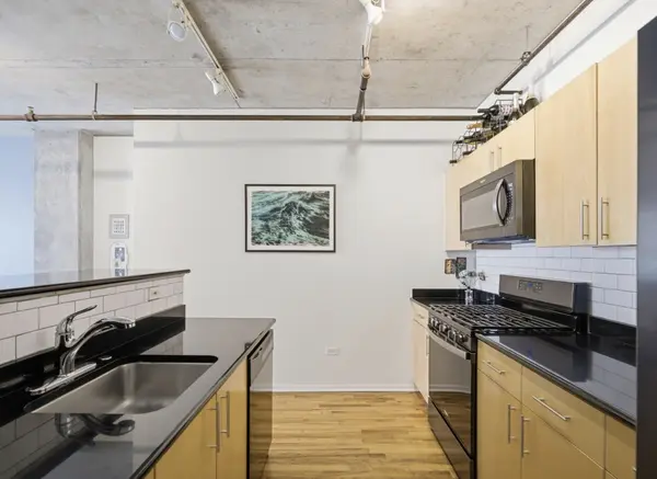700 W Van Buren ST #602, Chicago, IL 60607