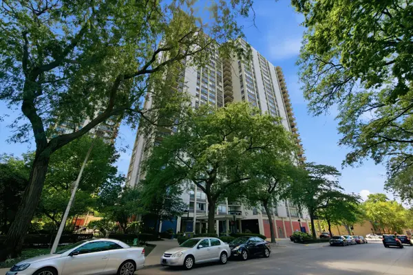 1360 N Sandburg TER #2104C, Chicago, IL 60610