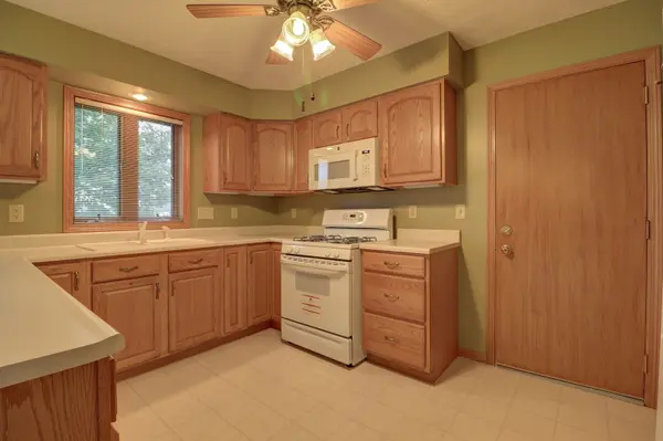 1506 10th ST NW, Clinton, IA 52732