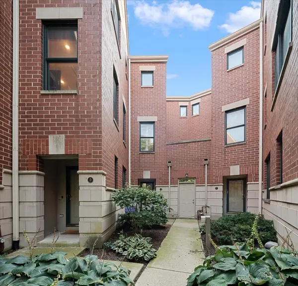 4048 N CLARK ST #D, Chicago, IL 60613