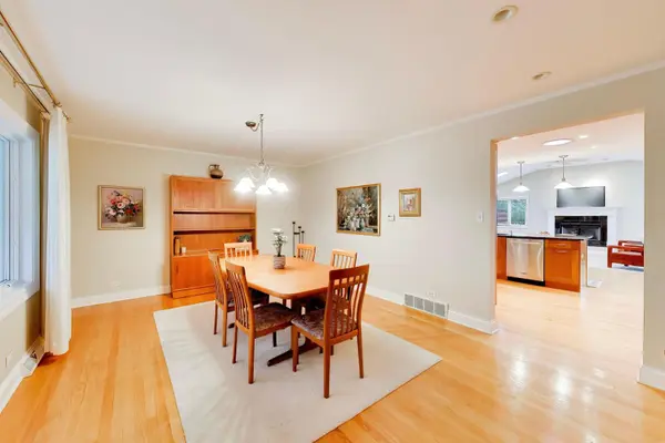 301 S Yale AVE, Arlington Heights, IL 60005
