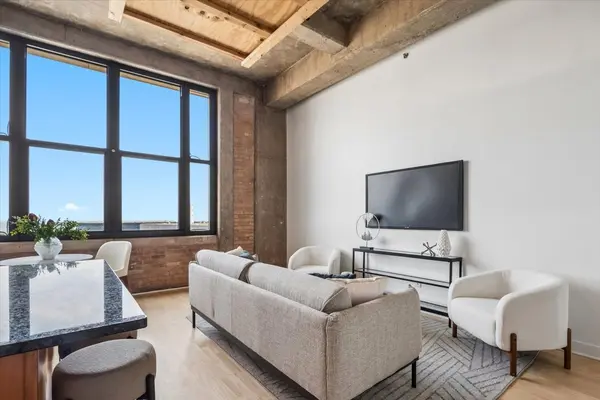 320 E 21ST ST #807, Chicago, IL 60616