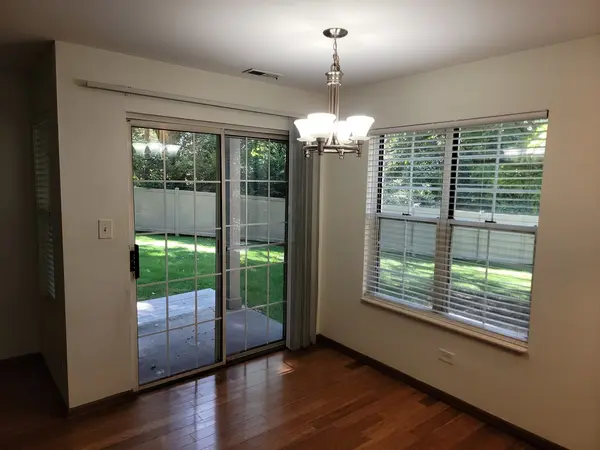 137 White Oak CT #1, Schaumburg, IL 60195