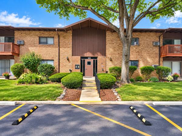 100 Willow LN #B205, Willow Springs, IL 60480