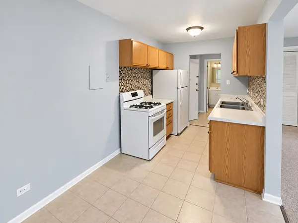 100 Willow LN #B205, Willow Springs, IL 60480