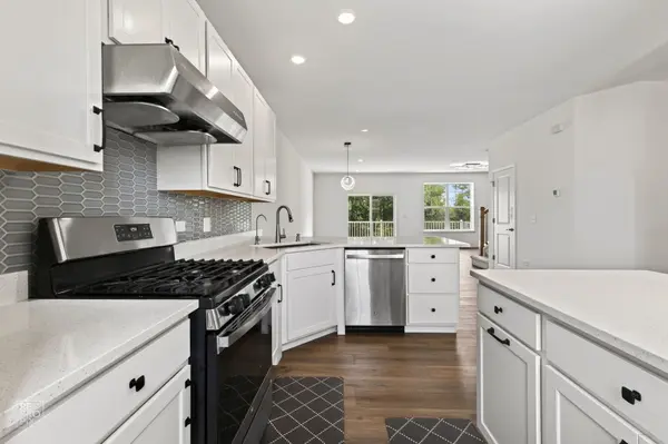 707 Neubauer CIR #603, Lindenhurst, IL 60046