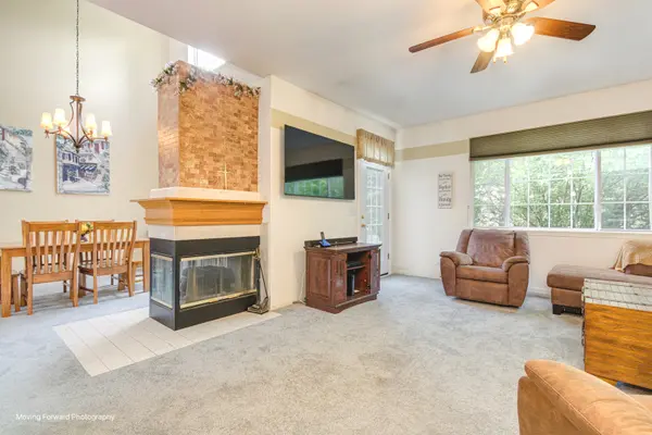2320 Stonegate RD, Algonquin, IL 60102
