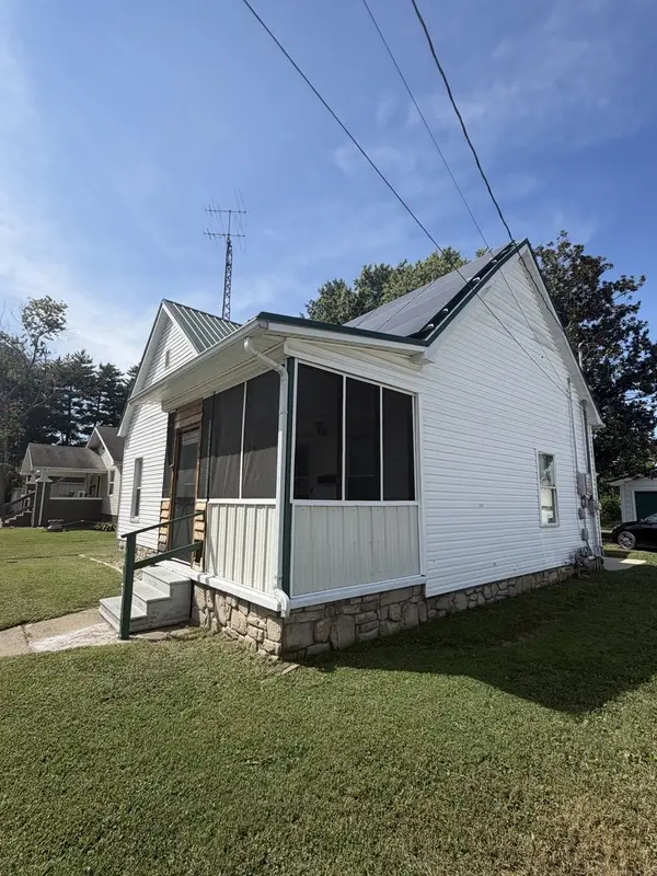 405 S State ST, Christopher, IL 62822