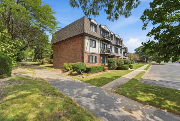 102 Steeple DR #B, Buffalo Grove, IL 60089
