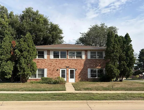 2421 Crescent DR #4, Cedar Falls, IA 50613