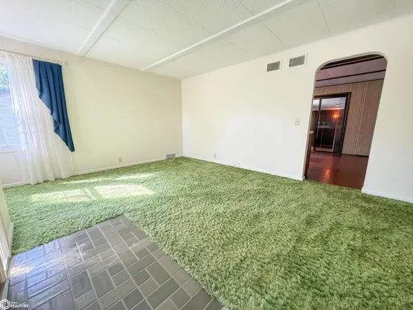 926 1st ST, Hampton, IA 50441