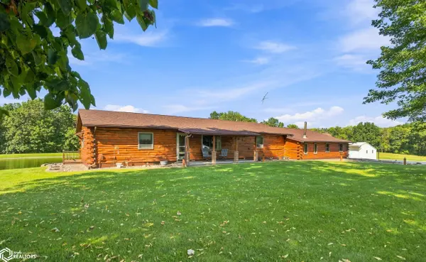 8001 Hawkeye RD, Mediapolis, IA 52637