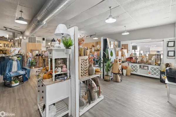 21-23 5TH ST, Mason City, IA 50401