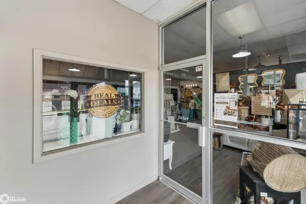 21-23 5TH ST, Mason City, IA 50401