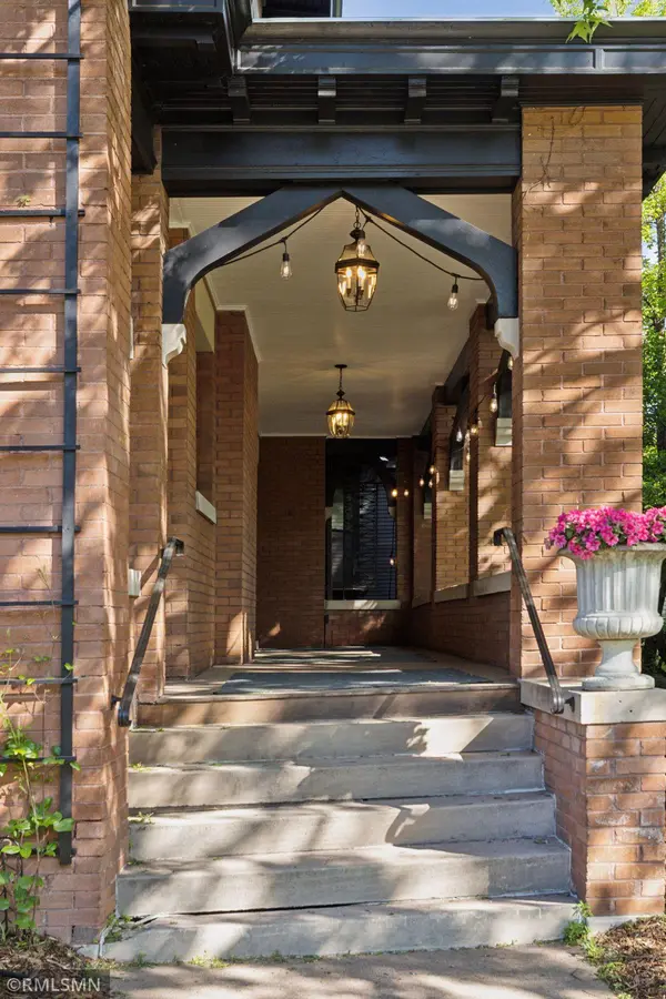 46 Crocus PL, Saint Paul, MN 55102