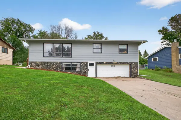 312 Pinecrest CT SW, Pine Island, MN 55963