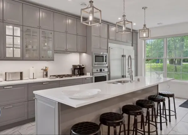 1032 Gardner Street E, Wayzata, MN 55391