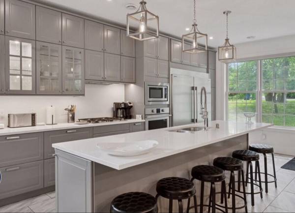 1032 Gardner Street E, Wayzata, MN 55391
