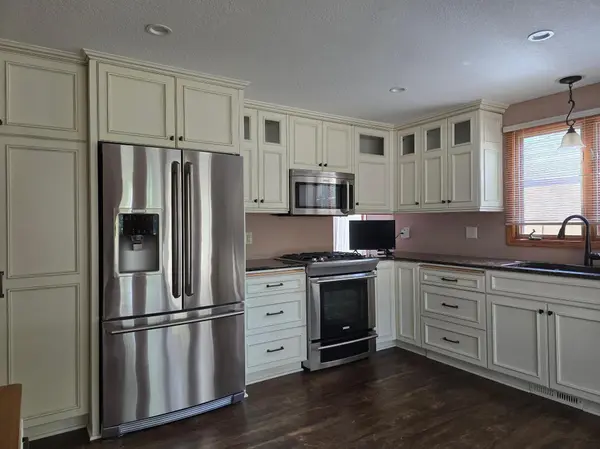 8213 Pleasant View CT, Mounds View, MN 55112