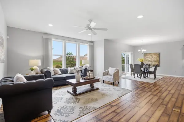 8270 Arrowwood LN N, Maple Grove, MN 55369