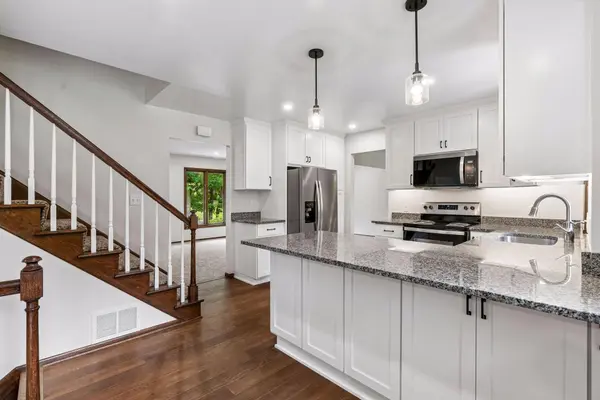 1086 Carlton DR, Shoreview, MN 55126