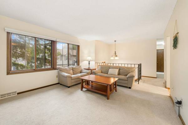 899 Lawnview AVE, Shoreview, MN 55126