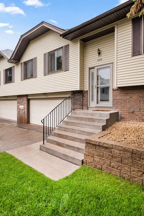 899 Lawnview AVE, Shoreview, MN 55126