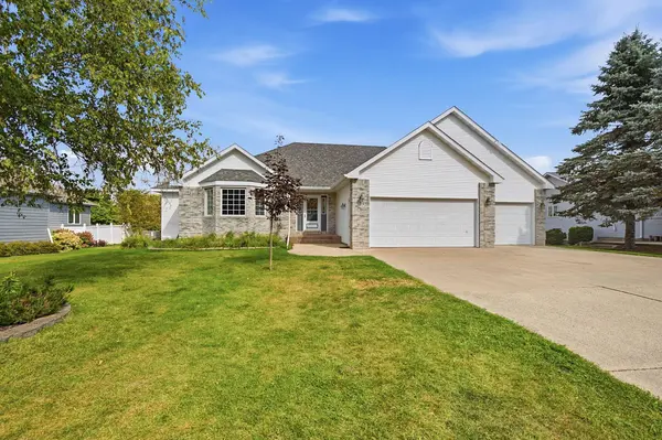 109 Anglewood DR, Kenyon, MN 55946