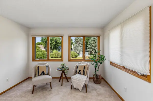 808 Winterberry DR, Woodbury, MN 55125