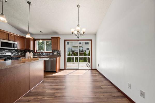 526 Hackney AVE, Shakopee, MN 55379