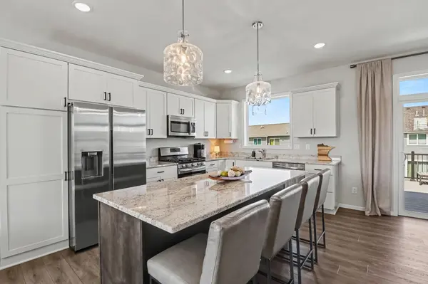 17833 Essex LN, Lakeville, MN 55044