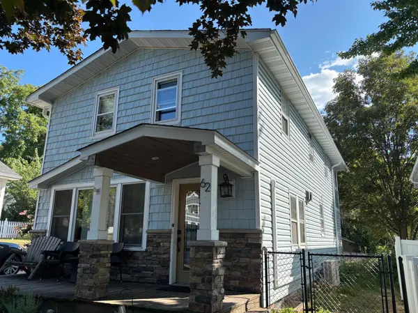 62 Juniper ST, Mahtomedi, MN 55115