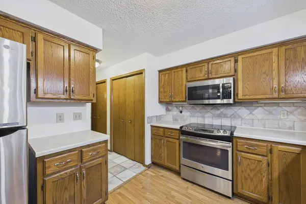 7018 43rd ST N, Oakdale, MN 55128