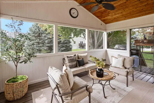 2452 Eagle Valley DR, Woodbury, MN 55129