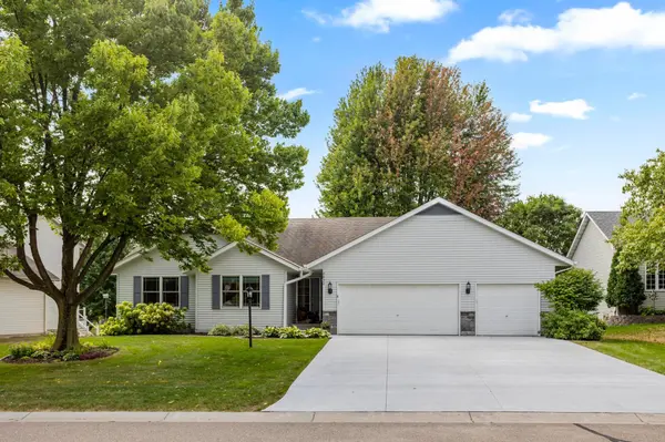 2452 Eagle Valley DR, Woodbury, MN 55129