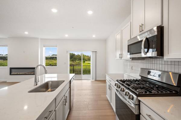 229 Huntington DR, Waconia, MN 55387
