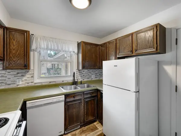 4954 Grenwich TRL N, Oakdale, MN 55128