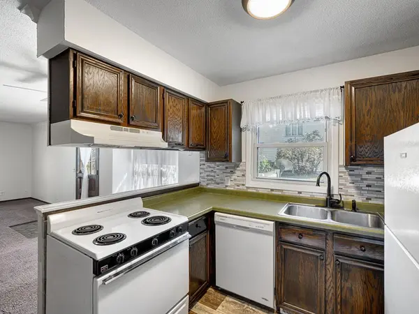 4954 Grenwich TRL N, Oakdale, MN 55128