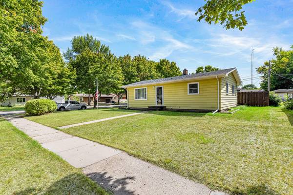 1921 N 10th AVE N, Moorhead, MN 56560