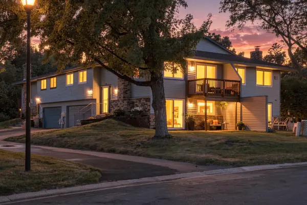 1716 Woodgate LN, Eagan, MN 55122