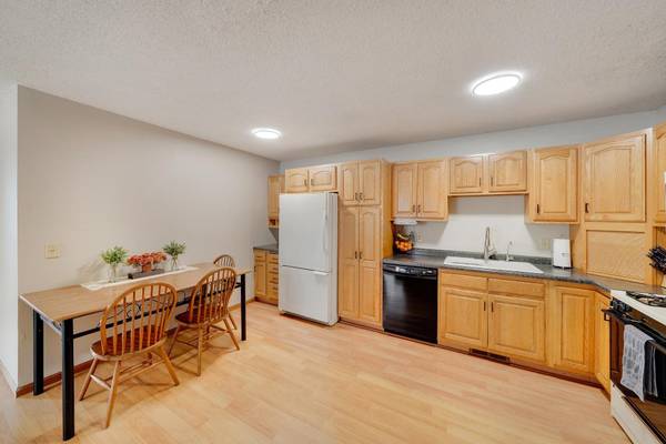 301 Cari Park LN, Hastings, MN 55033