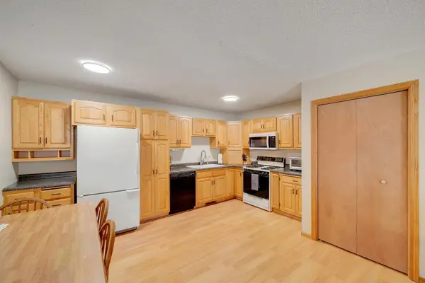 301 Cari Park LN, Hastings, MN 55033