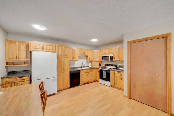 301 Cari Park LN, Hastings, MN 55033